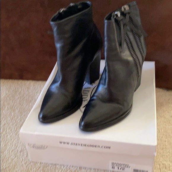 Steve Madden Marando Black Leather Booties - Picture 3 of 5